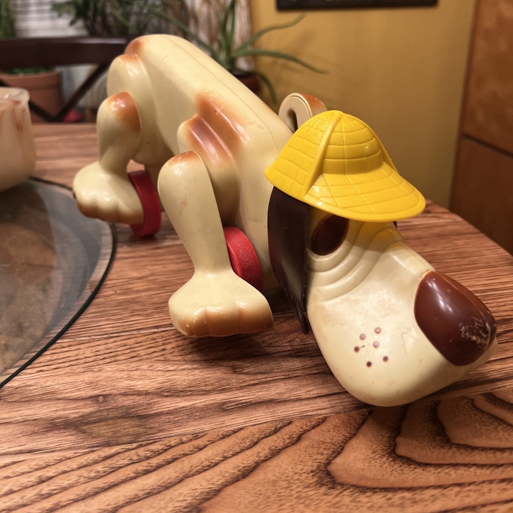 1970s Hasbro Digger The Hound Dog Sleuth Detective Pull String Toy Feet Work