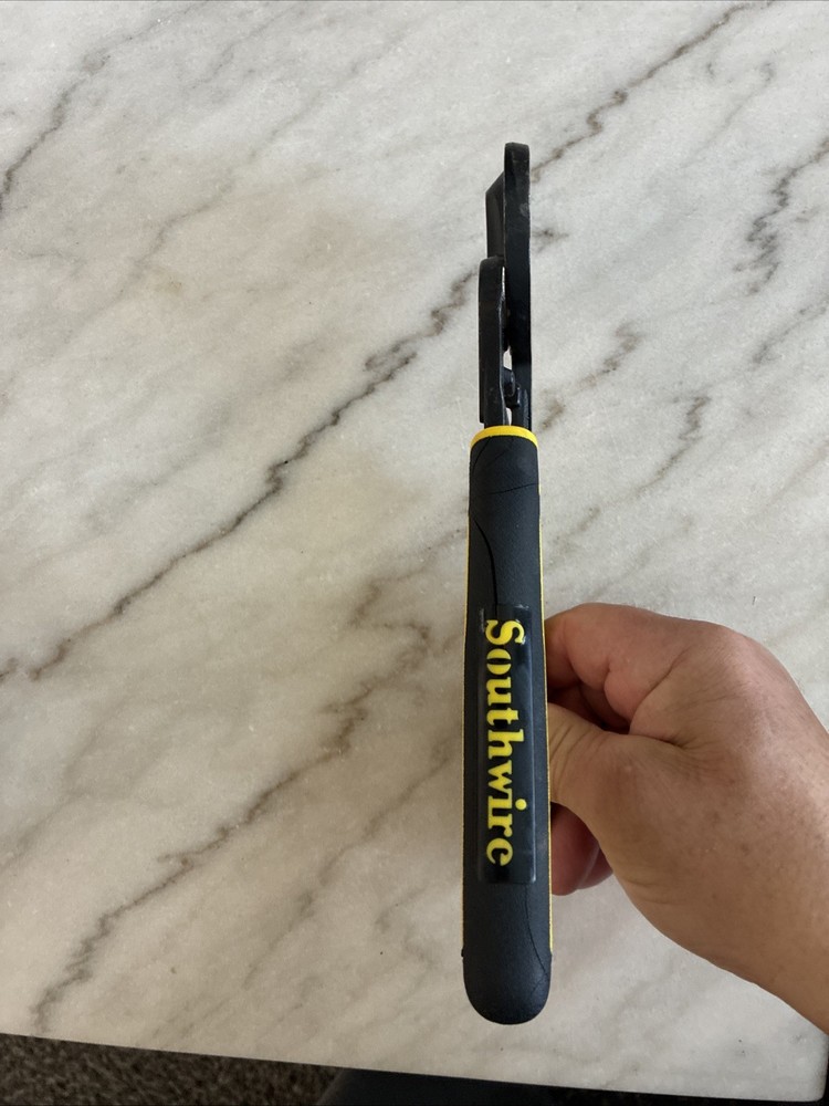 Preowned Southwire CCP9 High-Leverage Cable Cutter In Good Used Condition