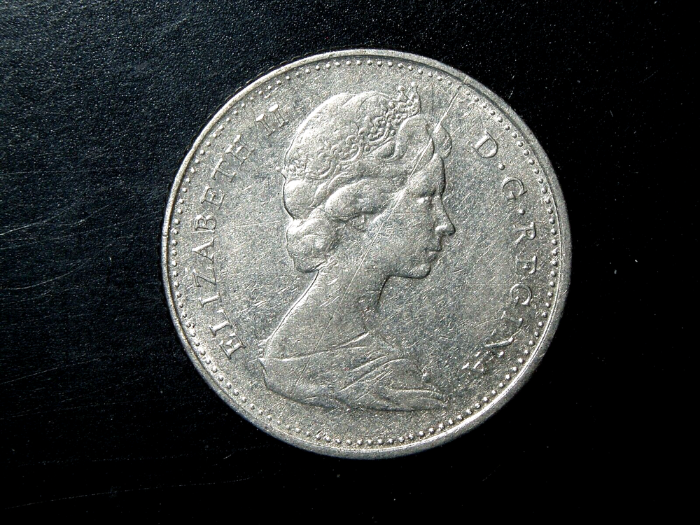 CANADA 1975 10 CENTS COIN #2