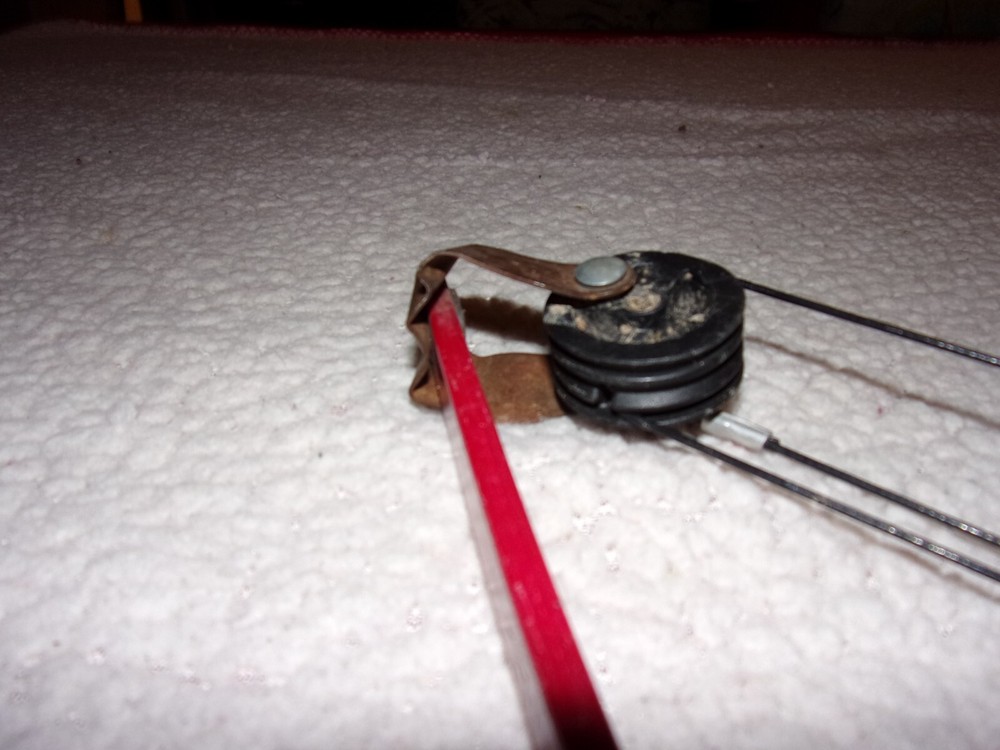 Red/Black Youth Compound Bow Needs repair