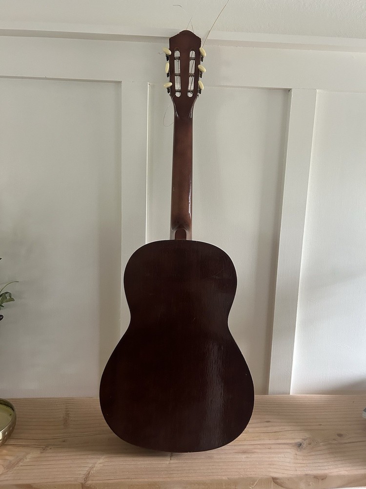 Decca Acoustic Guitar 124 New Strings