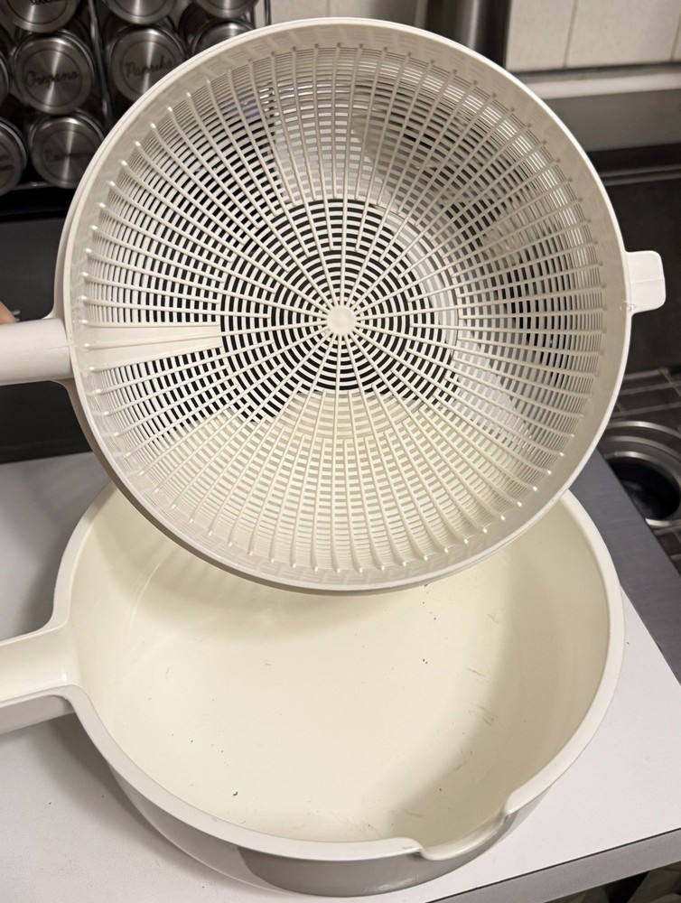 Tupperware Vintage Colander Strainer Bowl