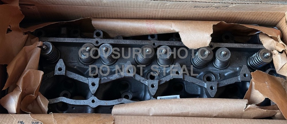 CYLINDER HEAD DIESEL INTERNATIONAL 1468 ENGINE 353935C94 2815-00-432-1294 NOS!!