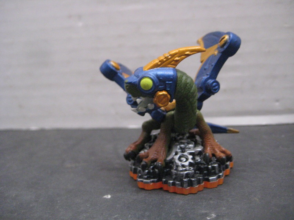 Skylanders Video Game Characters "Jet-Vac" Wind Element & "Drobot" Tech Element