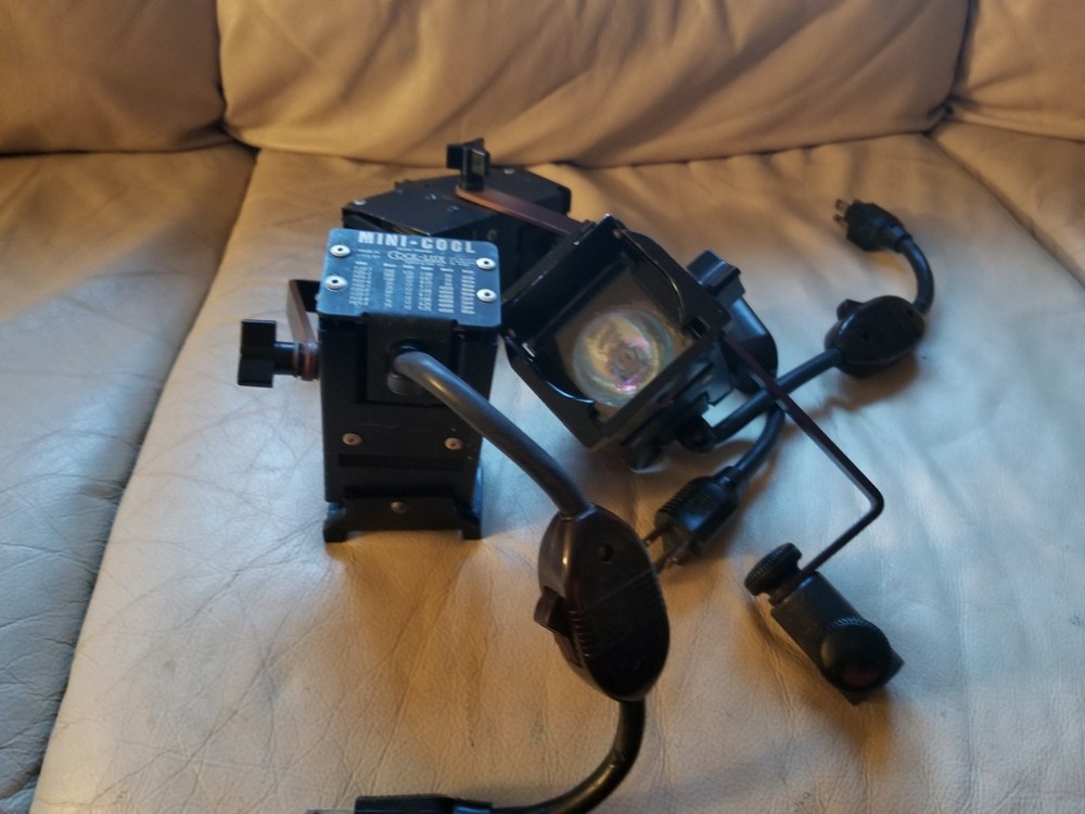 Lot MINI COOL LUX Light With barn doors In nice working condition