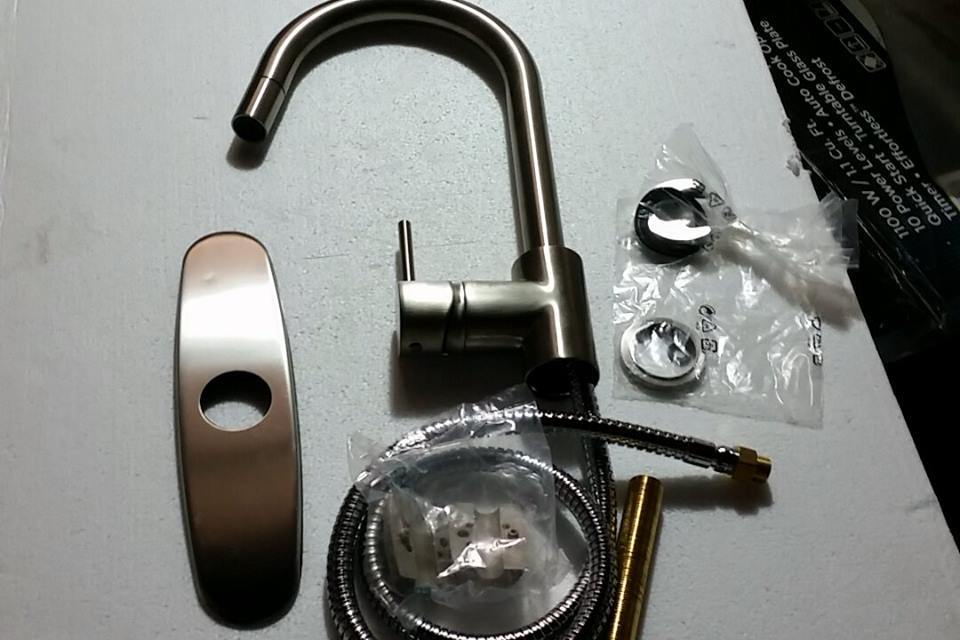 LaToscana Elba Single-Handle Pull-Down Sprayer Kitchen Faucet in Brushed Nickel