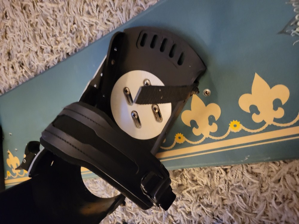 Vintage Apocalypse Snowboard 56" Spiral bindings missing 1 strap