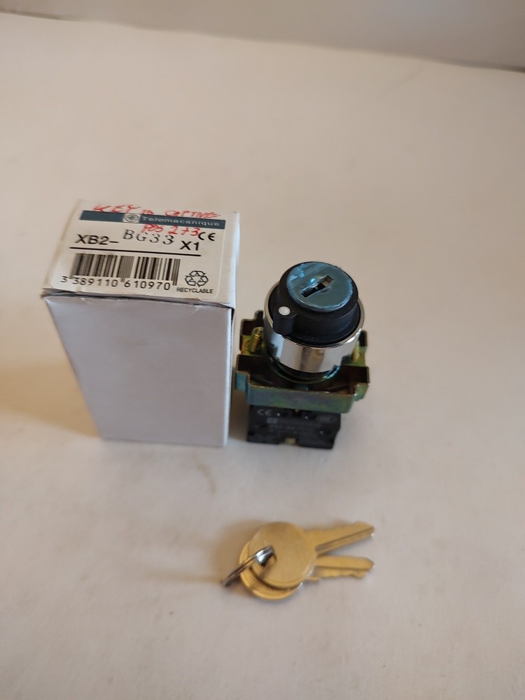 XB2-BG33 Maintained Key 2N/O Select Selector Switch 3-Positions Captive