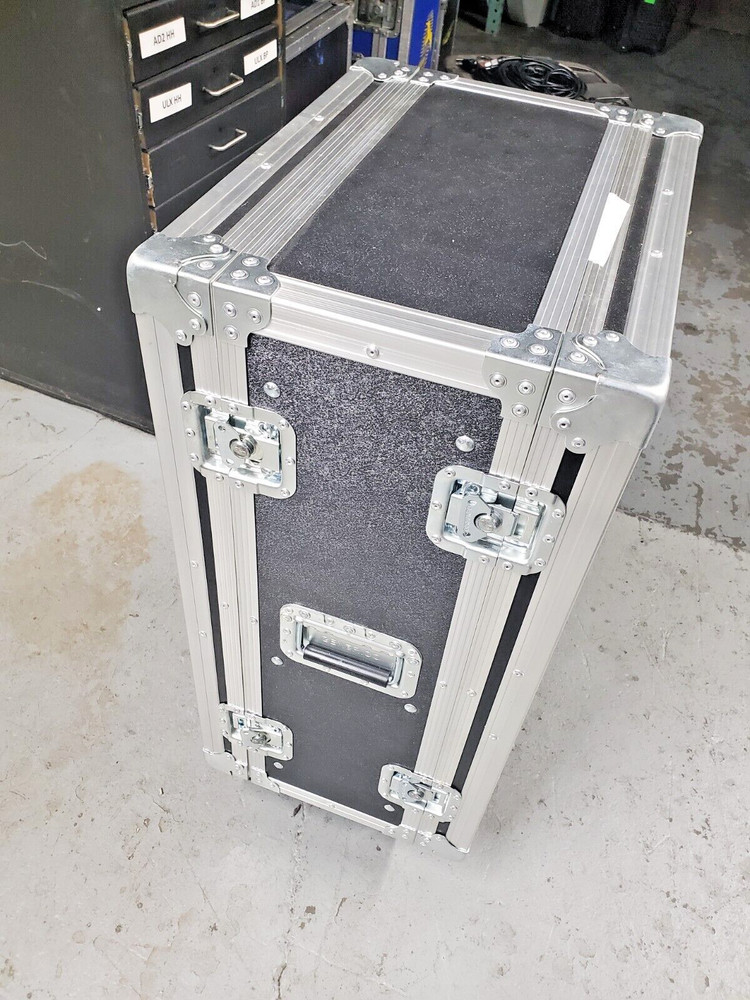 18 space rolling 19" rack