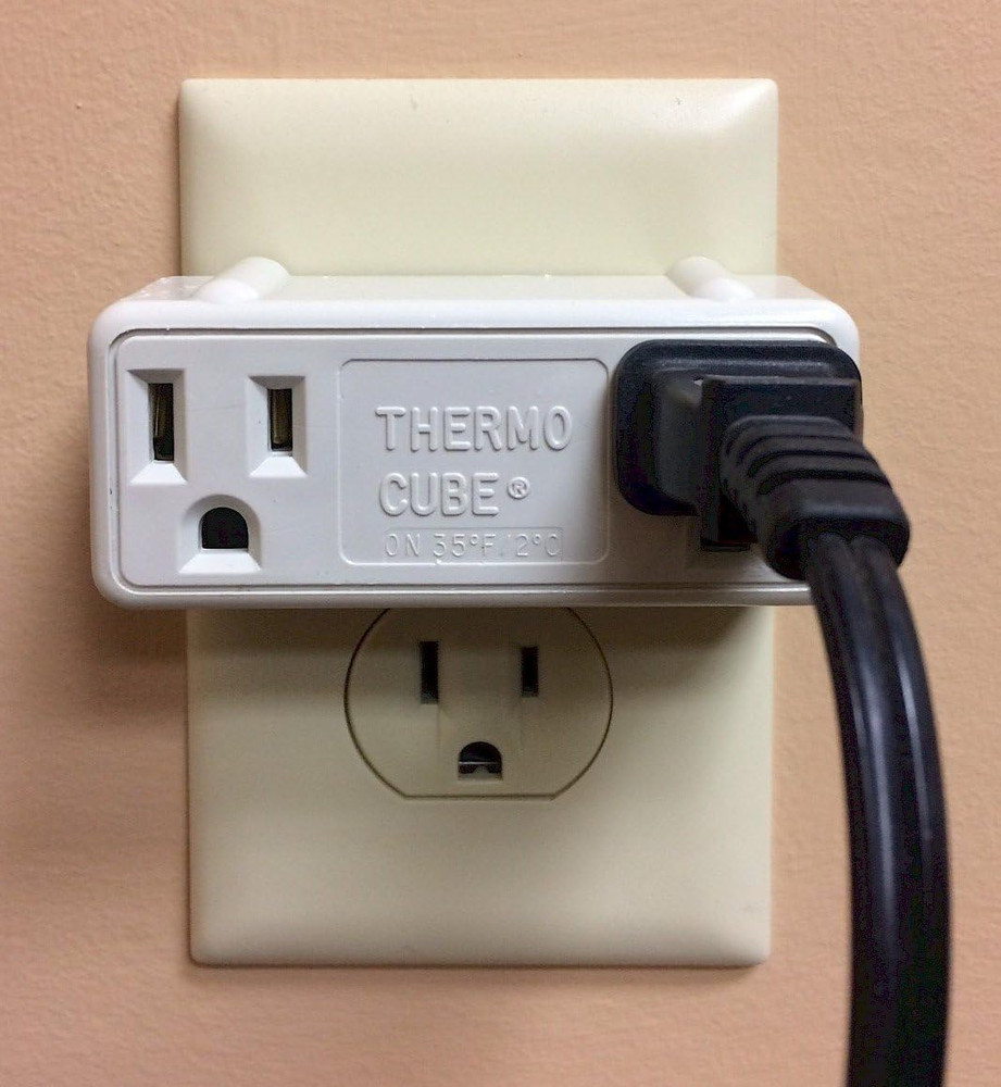 Thermo Cube Model TC-3: Thermostatically Controlled Outlet - on at 35-Degrees