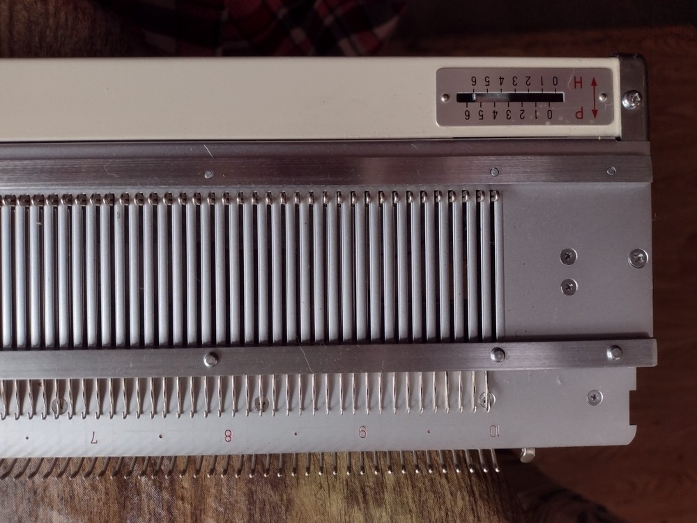 Studio SR302 Ribbing Attachment (Ribber)