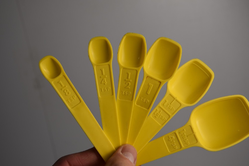 Vintage Tupperware Yellow Measuring Spoon Lot Stacking & Hanger