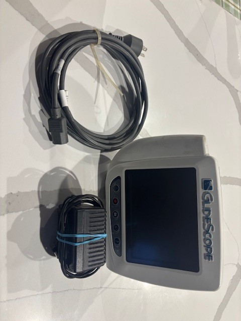 Glidescope monitor and power source