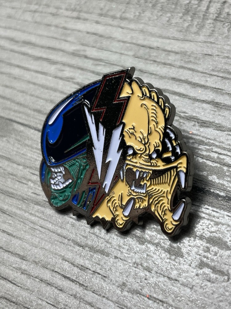 alien vs predator Enamel Pin Movie Sci Fi Horror