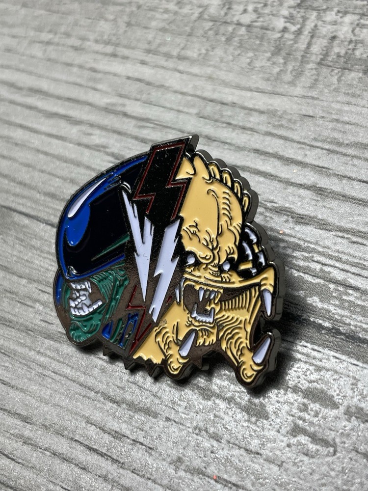 alien vs predator Enamel Pin Movie Sci Fi Horror