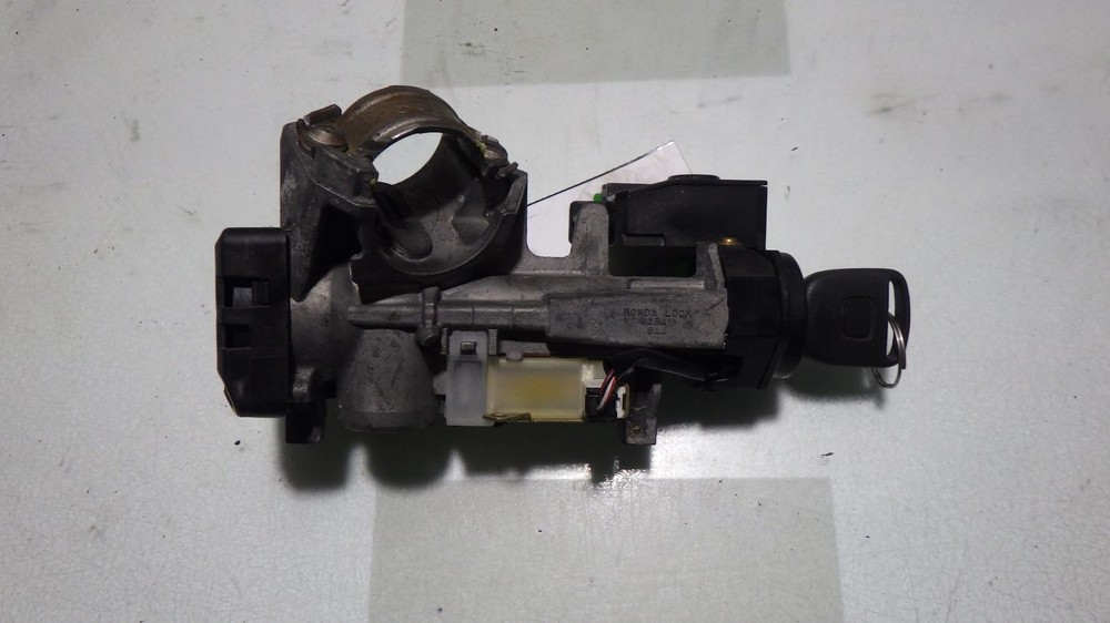 03 HONDA CR-V Ignition W/Key