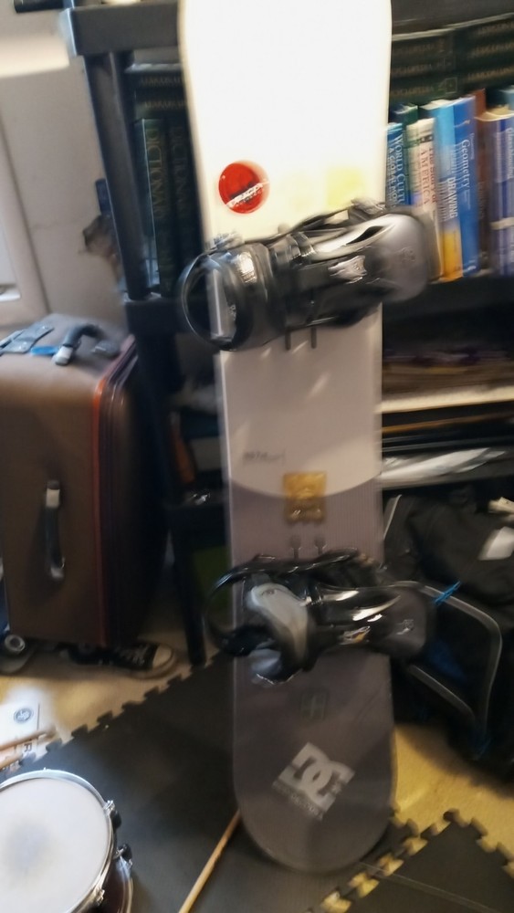 DC Snowboard with bindings