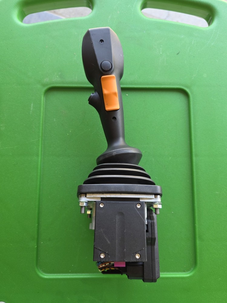 AT539205: Steering Joystick Electrohydraulic Controller