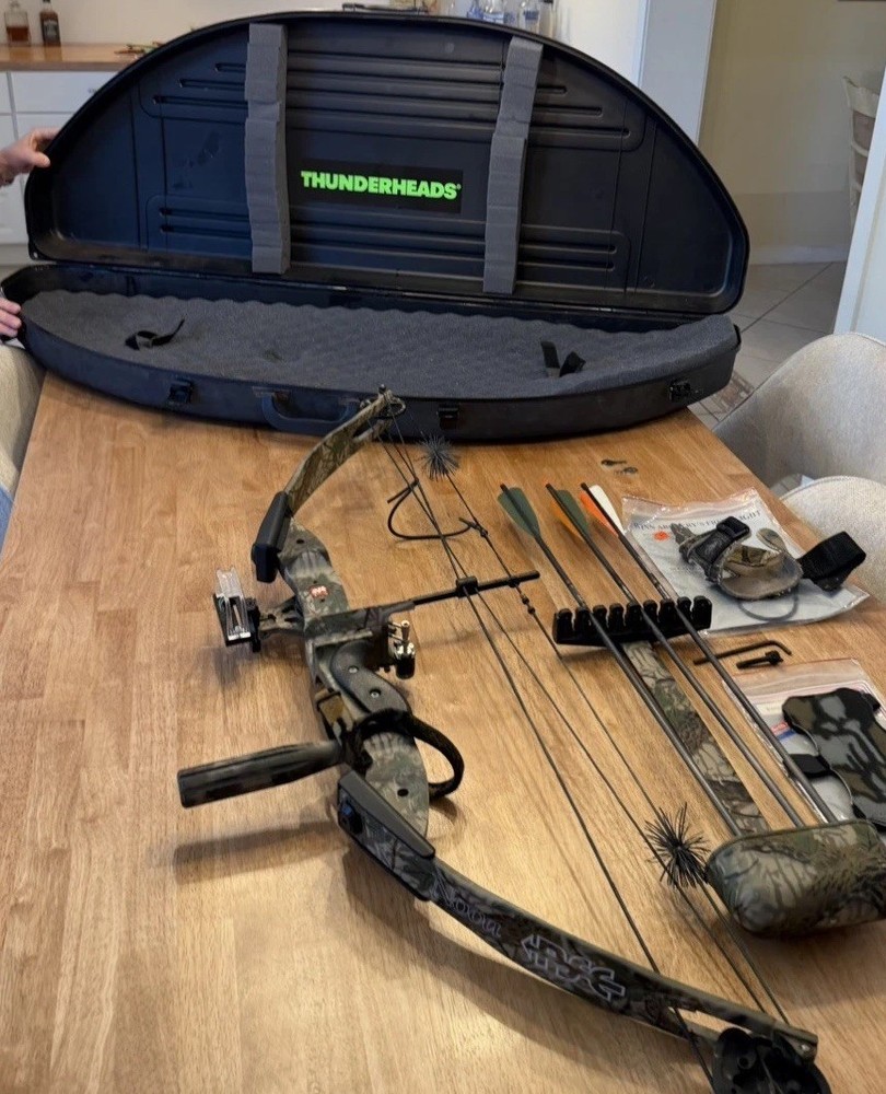PSE Nova Compound Bow, Right hand, Mossy Oak Camo with CASE