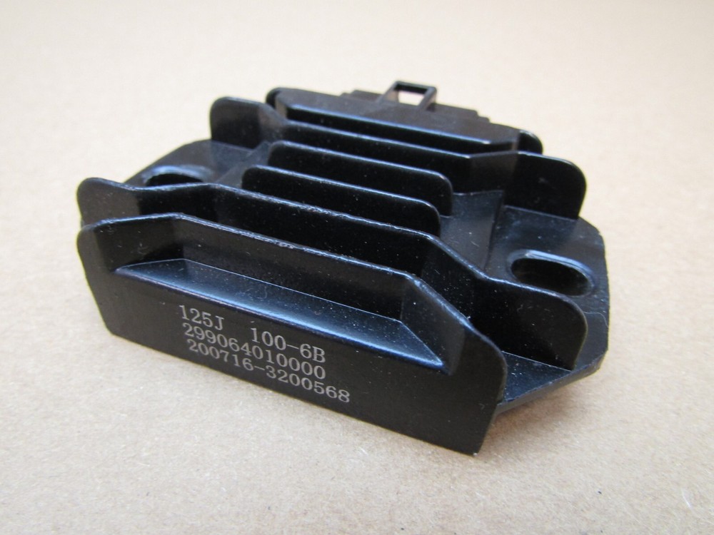 Keeway Superlight 125 E4 2020 873 miles regulator rectifier (9097)