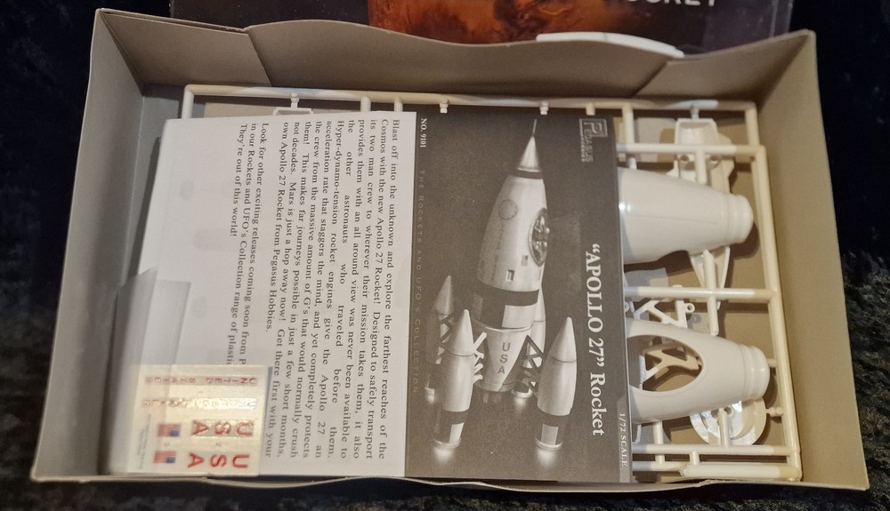 Space : Apollo 27 rocket model kit made by PEGASUS
