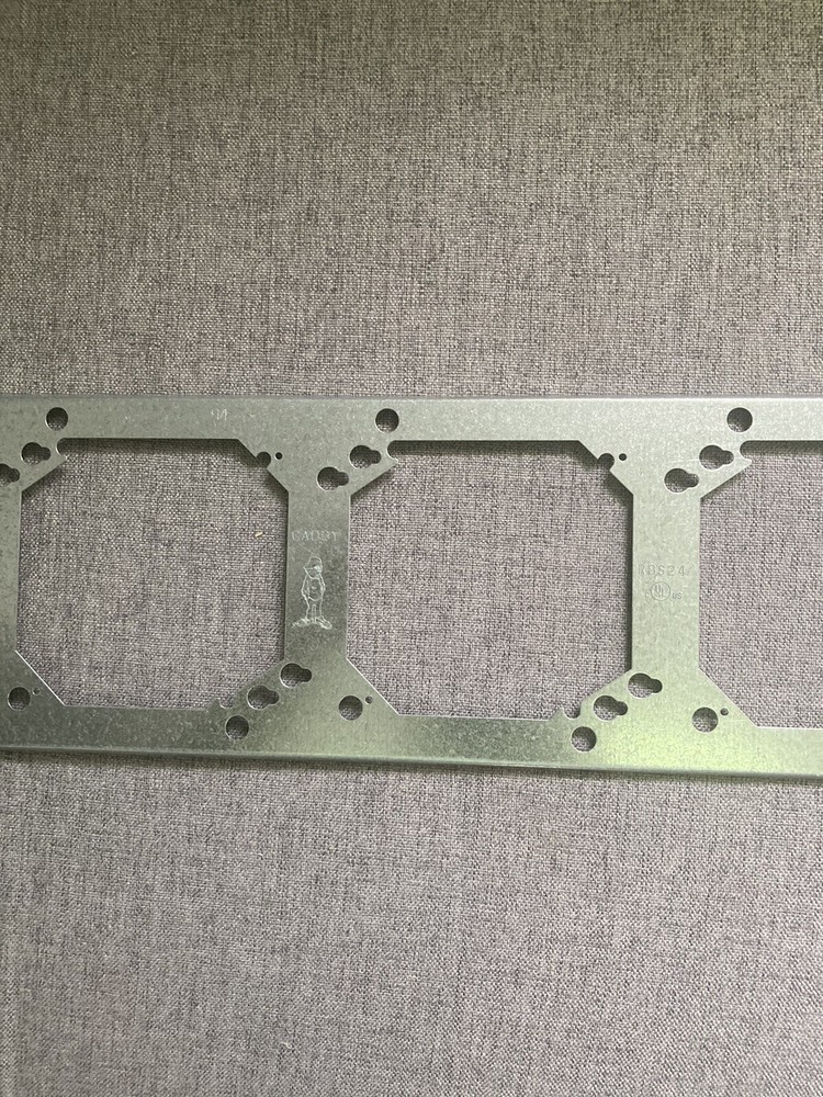 nVent Caddy Caddy RBS24 4-Box Mounting Bracket