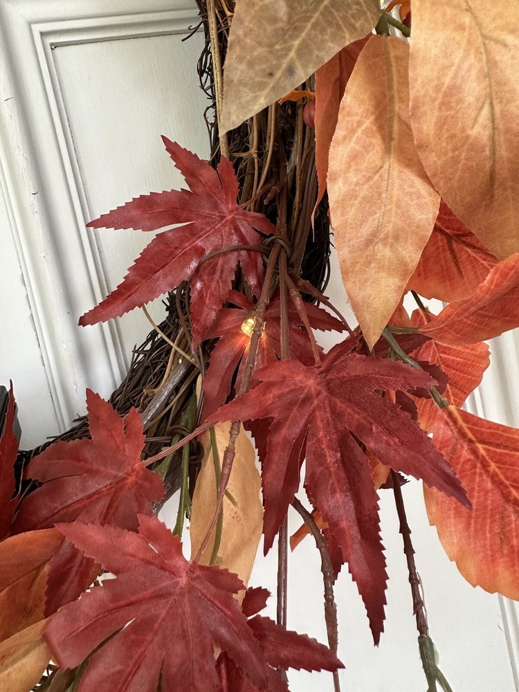 Retired Pottery Barn Fall Lit Maple Leaf Wreath. 16”