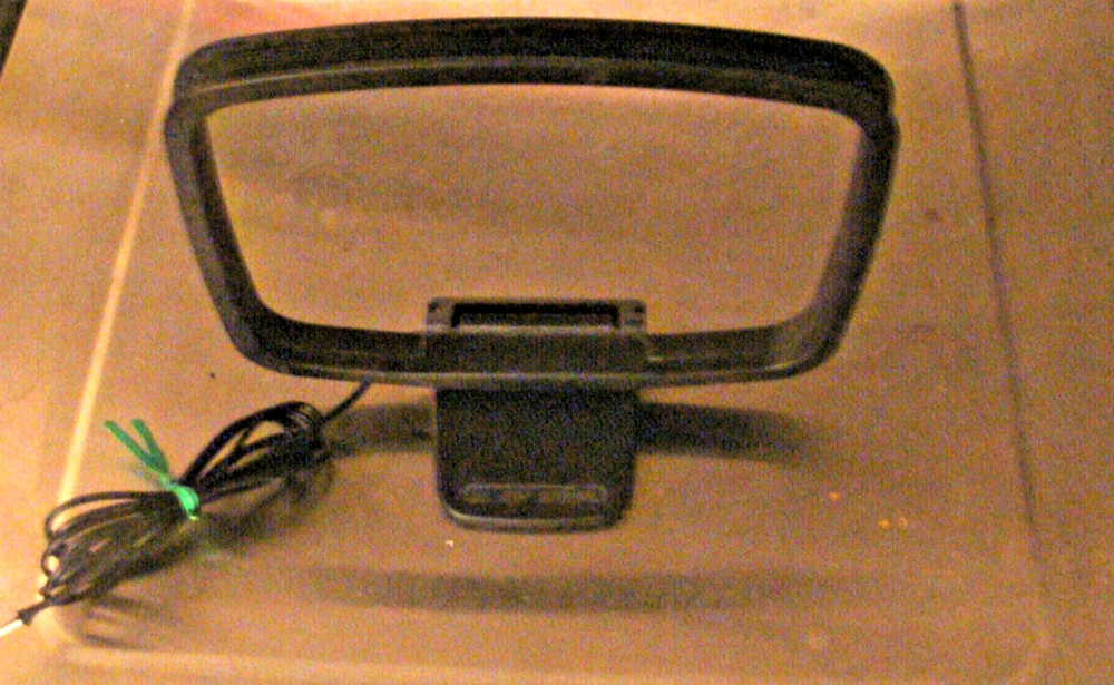 AM Loop Antenna with Bare -Wire Connectors