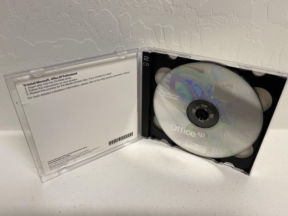 Microsoft Office XP Professional Version 2002 2-CD Set with Key Original Case