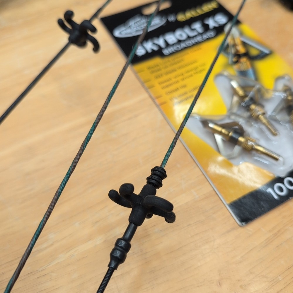 Bowtech TomKat 2008 70lb 28" Draw Compound Bow - Loaded Hunting Pkg - LH Left!