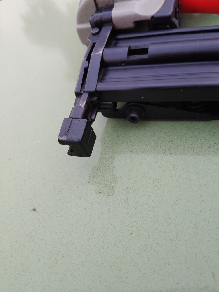 PORTERING CABLE PNEUMATIC NAIL GUN