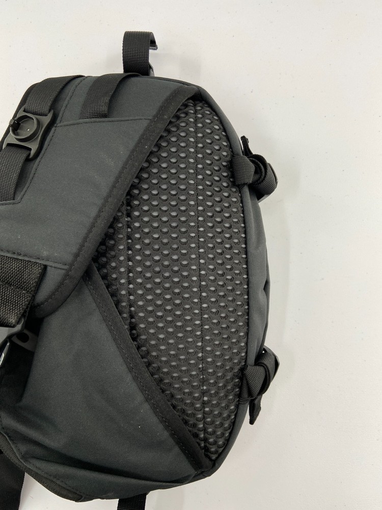 Dakine Hydration Over Shoulder Bag- Black