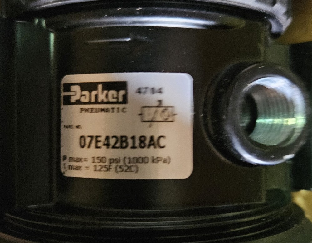 Parker 07E42B18AC 3/4" 0-150 PSI Filter Regulator