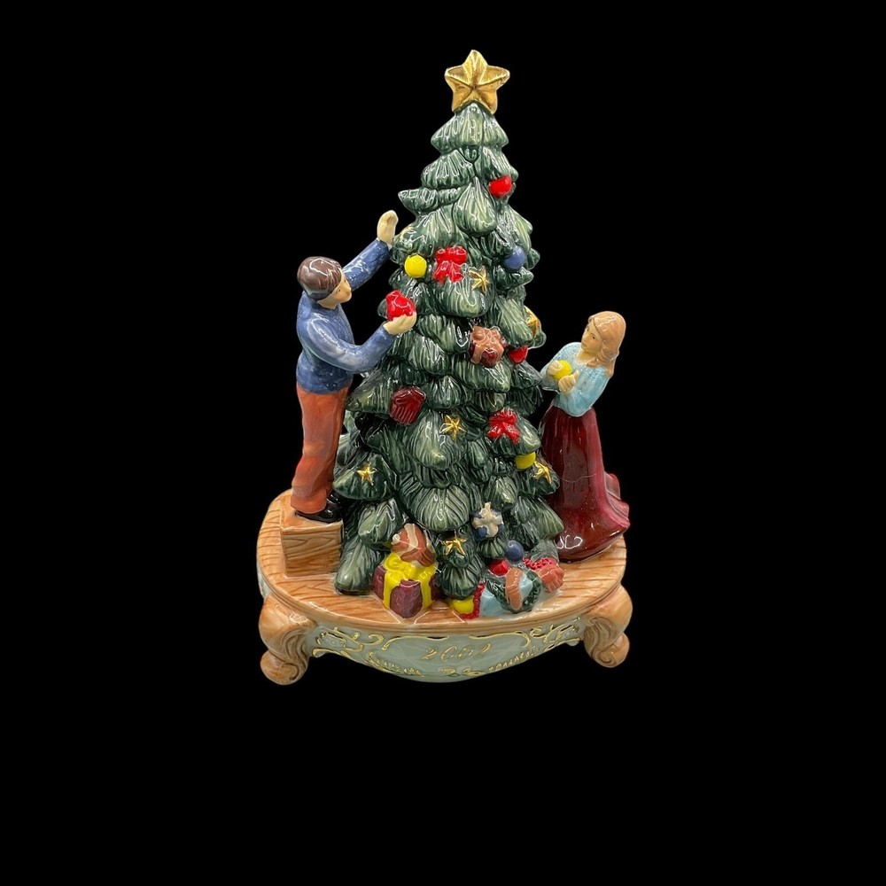 2002 Musical Christmas Tree Scene Ceramic Couple Decorating Tree