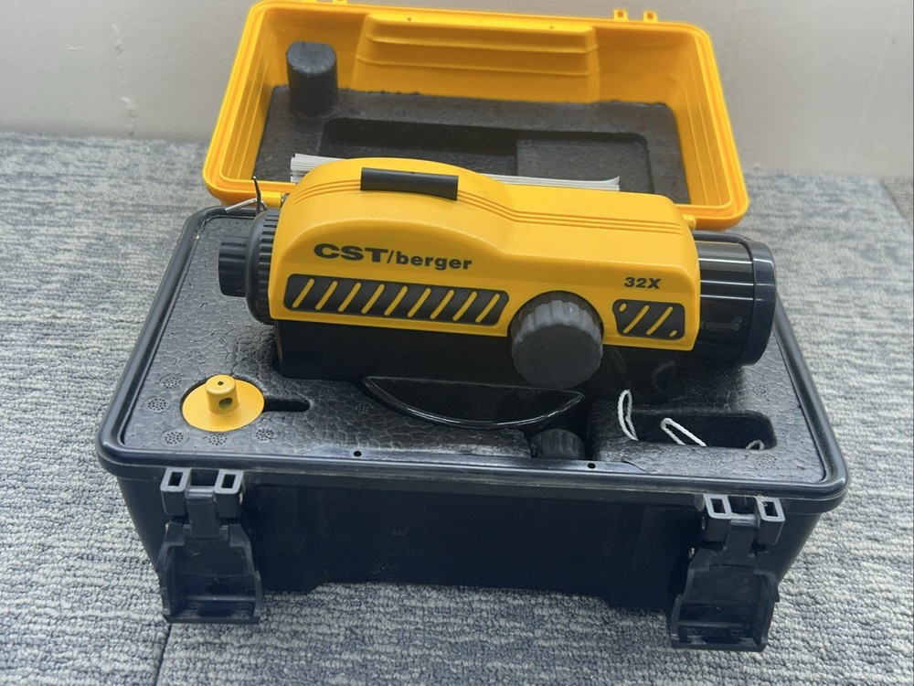 CST/Berger 32X Automatic Construction Level W/ Case 746191