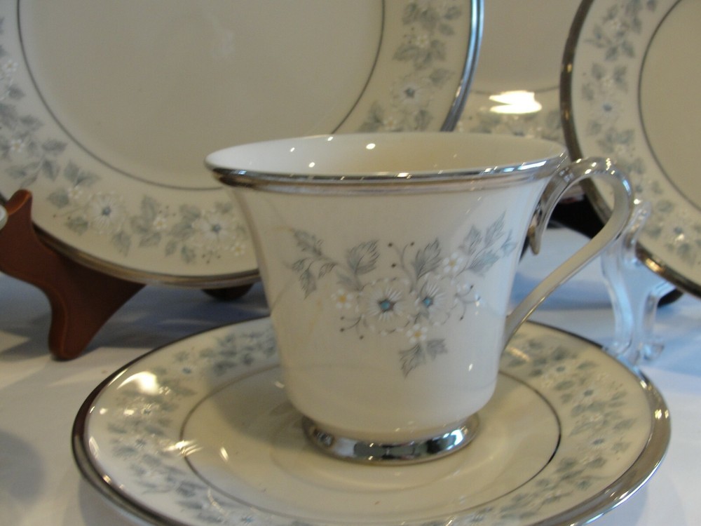 LENOX WINGSONG 4 - 5 PIECES SETTING 20 PIECES