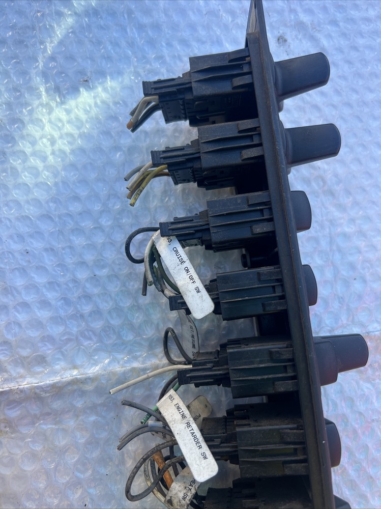 Kenworth T200 Dashboard 9 Switch Control Panel Genuine W/plugs. S64-1004-9