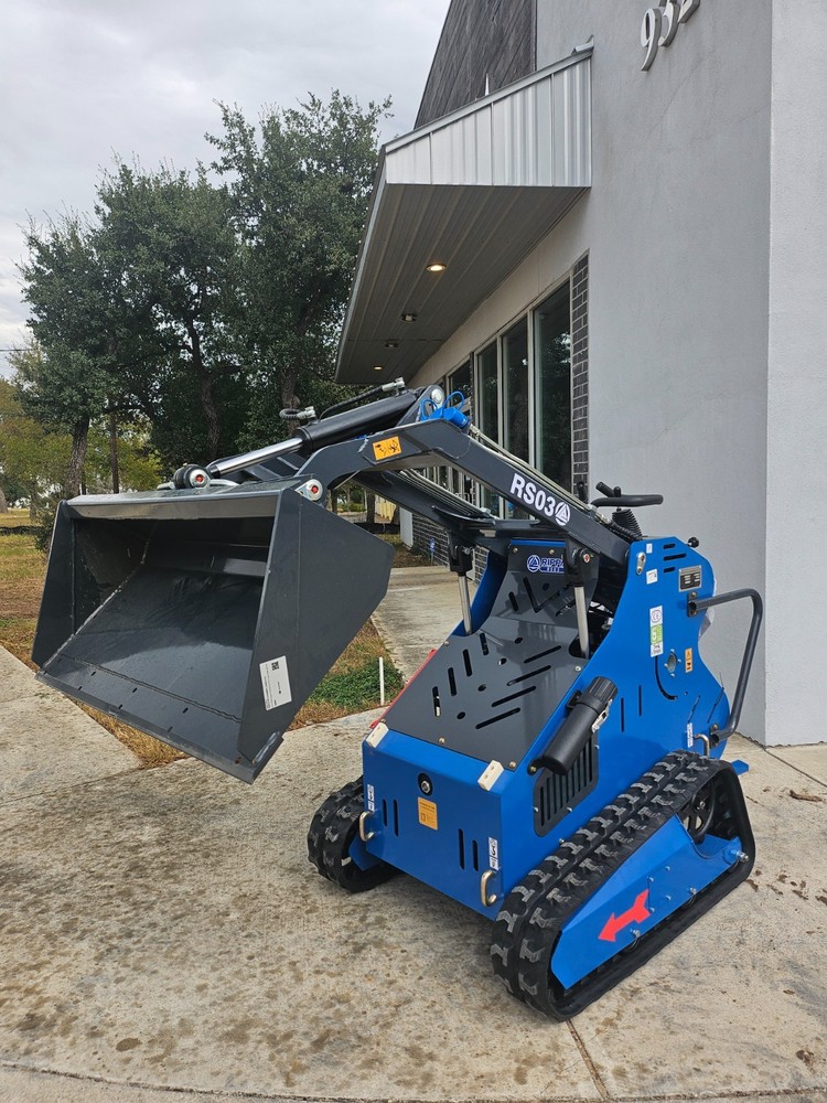 RIPPA RS03 Skid Steer Loader with B&S XR2100 engine