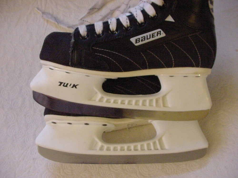 Bauer Elite Ice Hockey Skates Size 4 R Intermediate