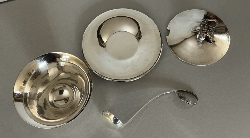 Three Crowns Silversmiths, Royal Hickmann, "Ingrid" Silverplate covered dish