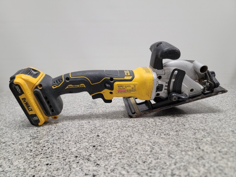 DEWALT DCS571 Atomic 20V MAX 4-1/2 inch Compact Circular Saw Kit