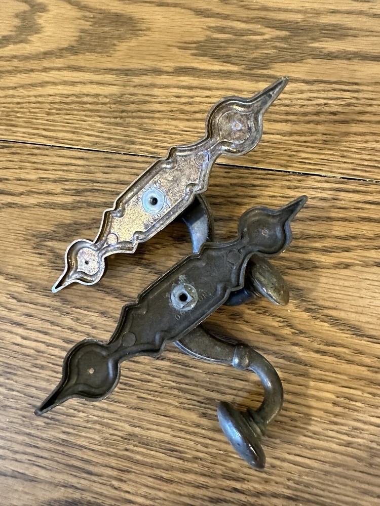 VINTAGE BRASS CABINET DOOR KNOBS