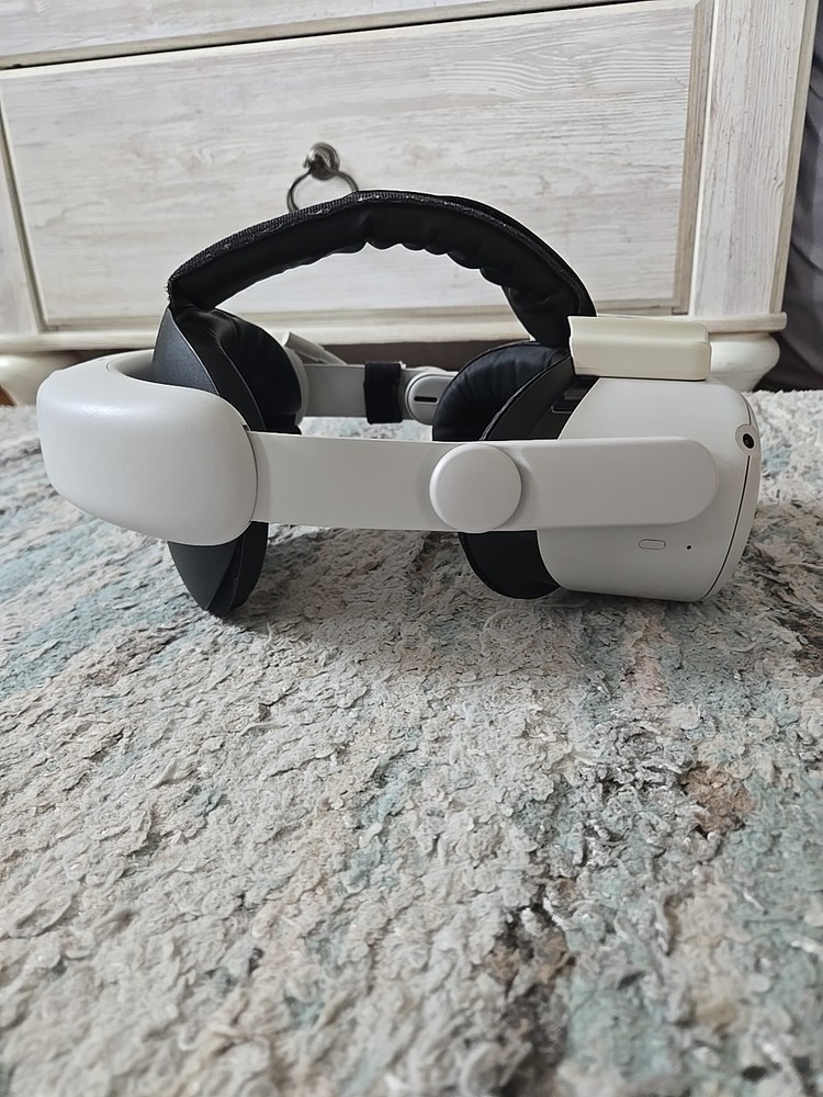 Meta Quest 2 VR Headset with Adjustable Head Strap And Fan