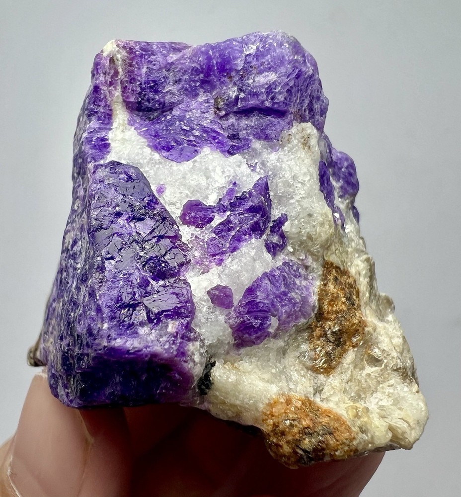 98 Gr. Superb Fluorescent Phosphorescent Tenebrecent Hackmanite Crystals