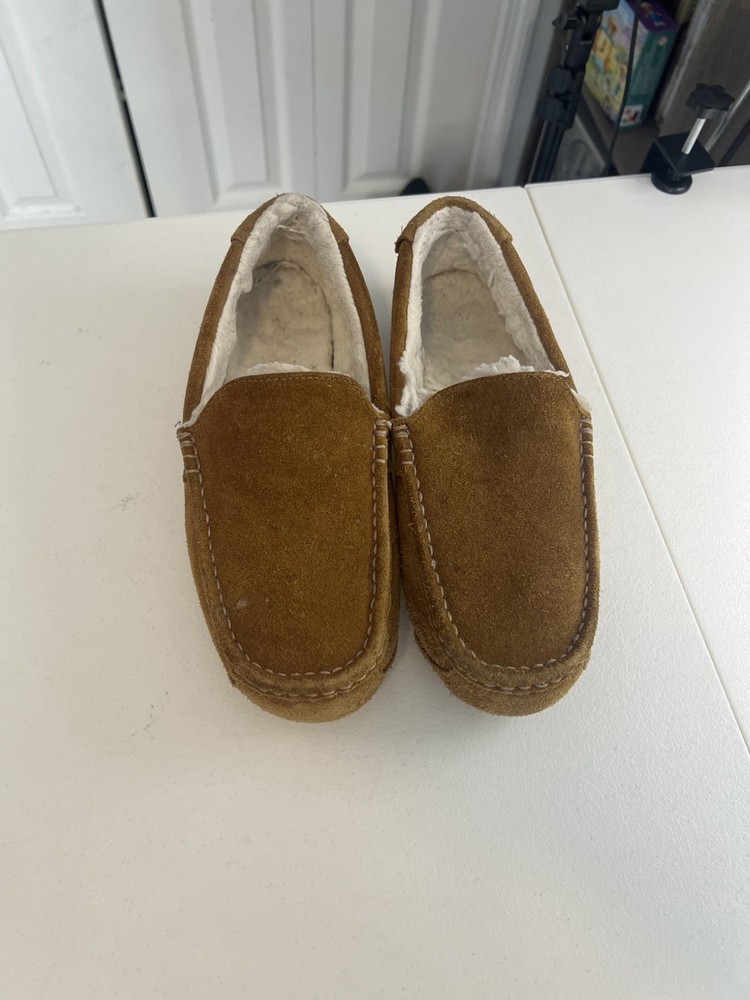 koolaburra by ugg mens slippers size 9. B