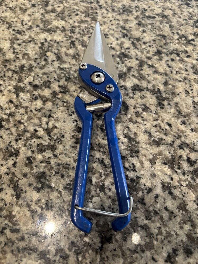 SharpVet Serrated Hoof Shears