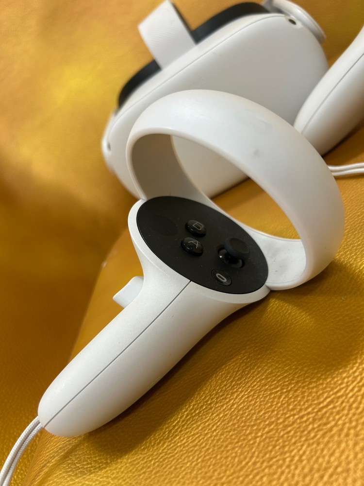 Great Condition Oculus Quest 2 With Controllers