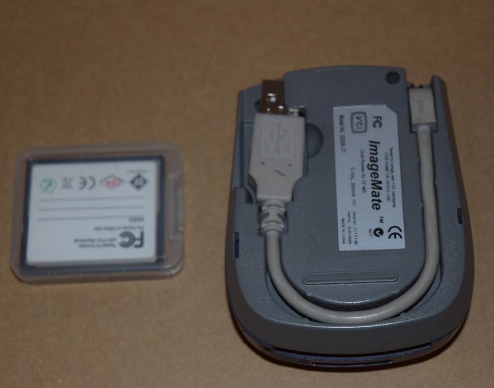 2GB Compactflash Card with Scandisk USB Reader