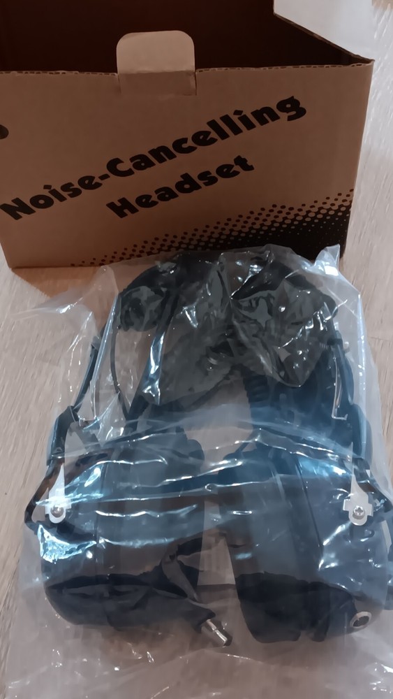 NOISE CANCELING  HEADSET