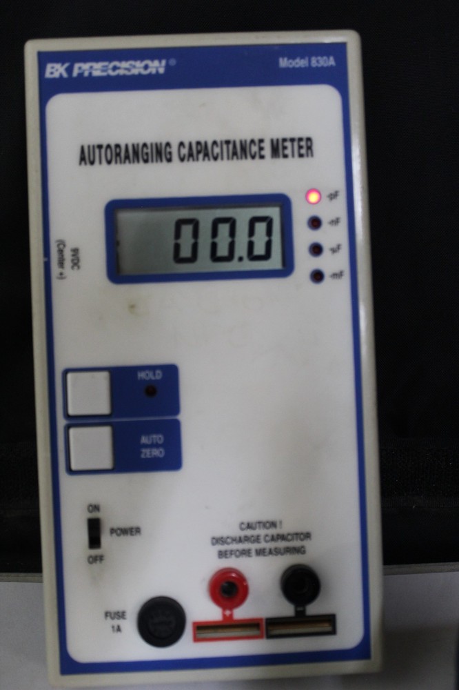 BK PRECISION Model 830A AUTORANGING CAPACITANCE METER w/ Case
